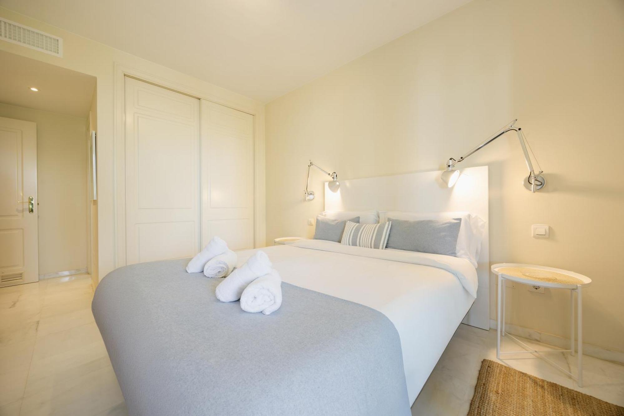 Coastal Apartment, With Swimming Pools And Close To The Beach, In The Tourist Bahia De Apartment